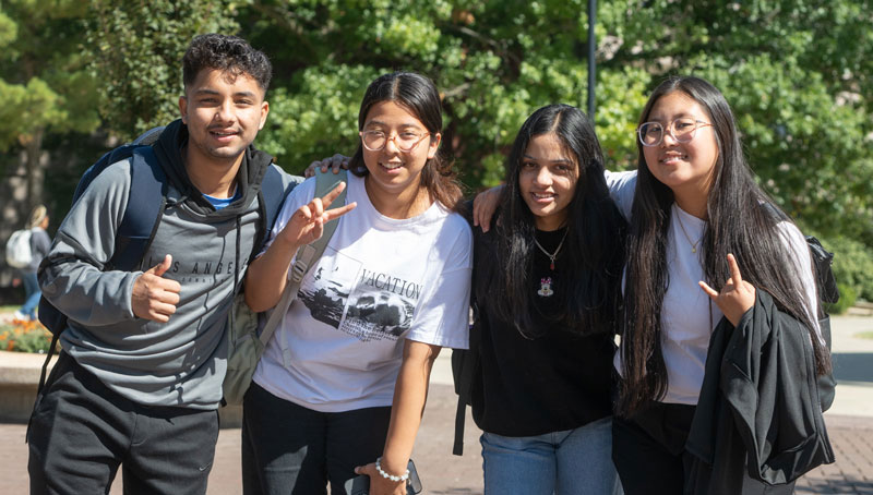 SIUE students enjoying a beautiful sunny day at SIUE.