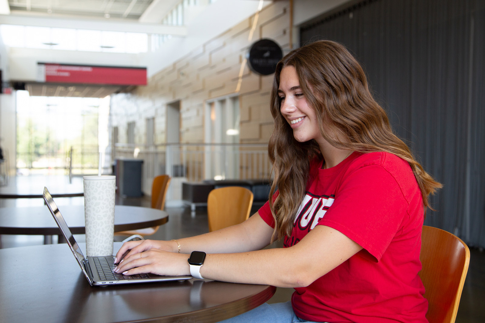 SIUE student typing on a computer.