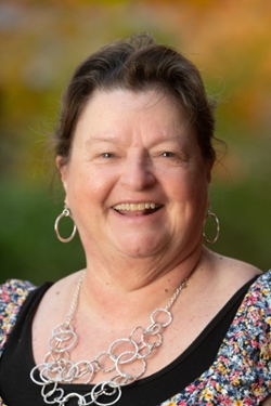 A portrait photo of Vicki Daggett