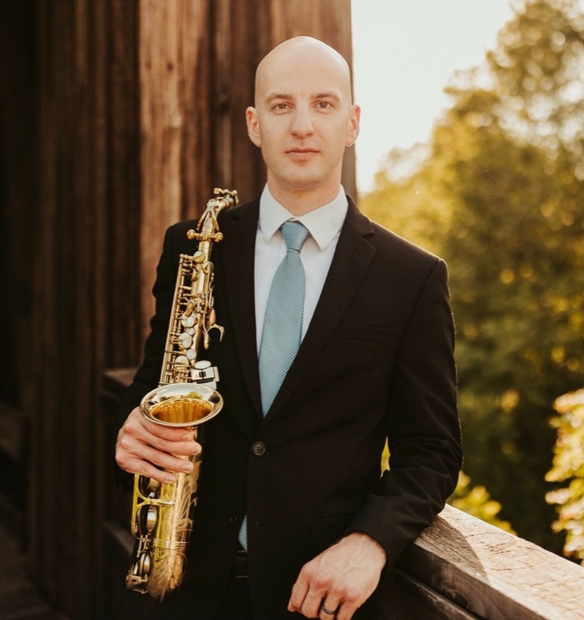 A portrait photo of Zach Stern