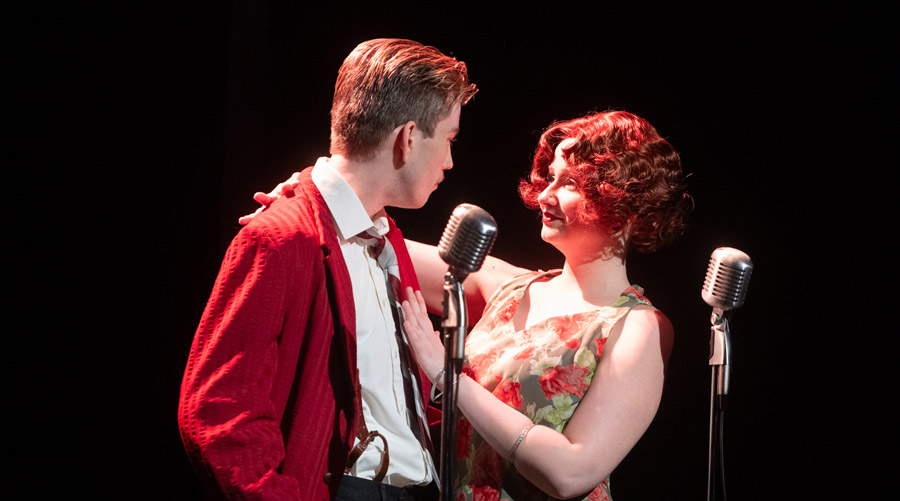 Two SIUE students acting in a play. 