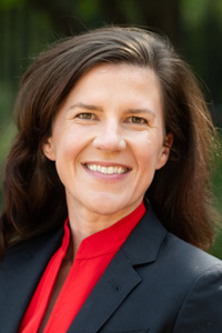 A portrait photo of Emma Pieper