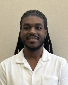 A portrait photo of Ian Lindsey