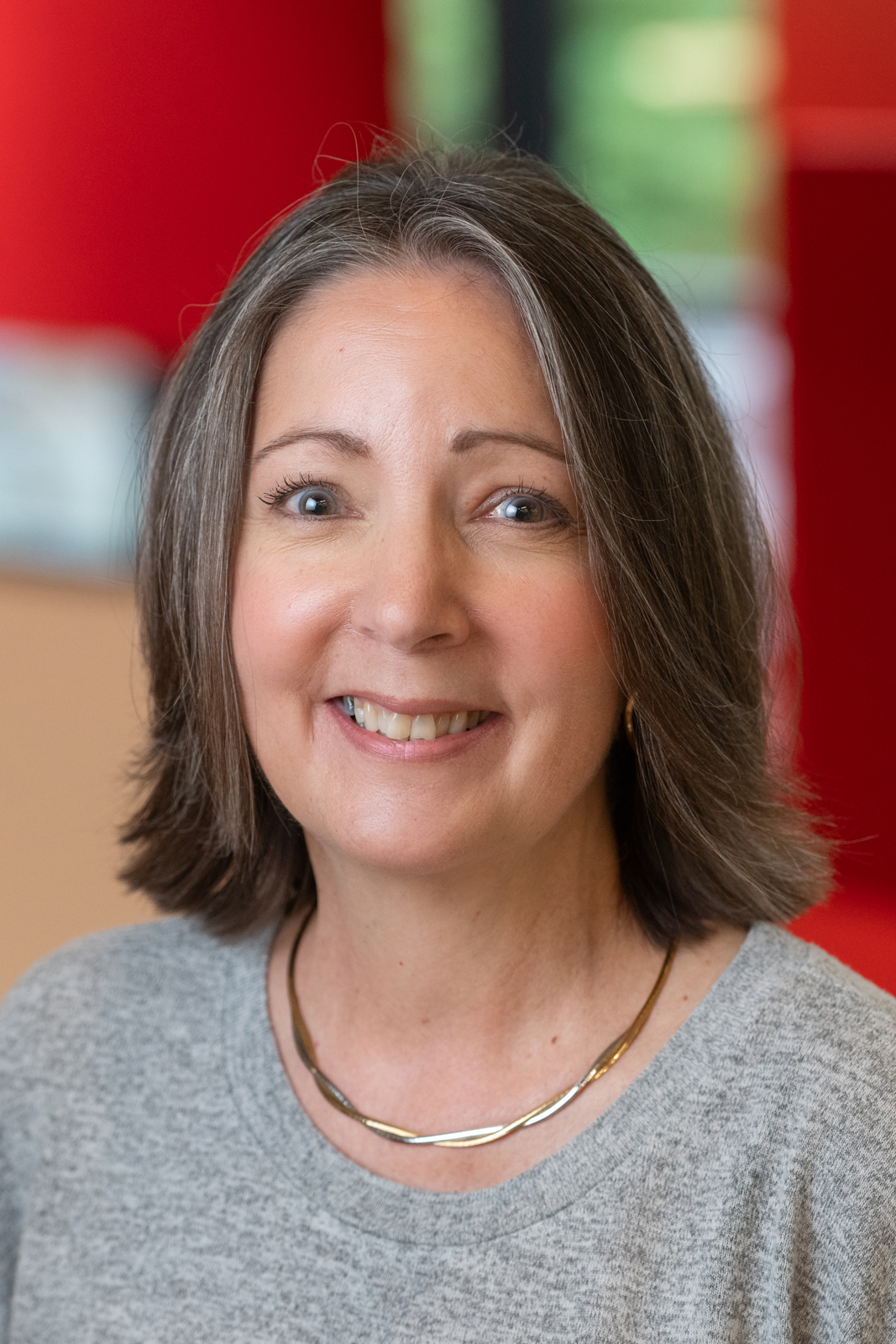 A portrait photo of Lynn Noe