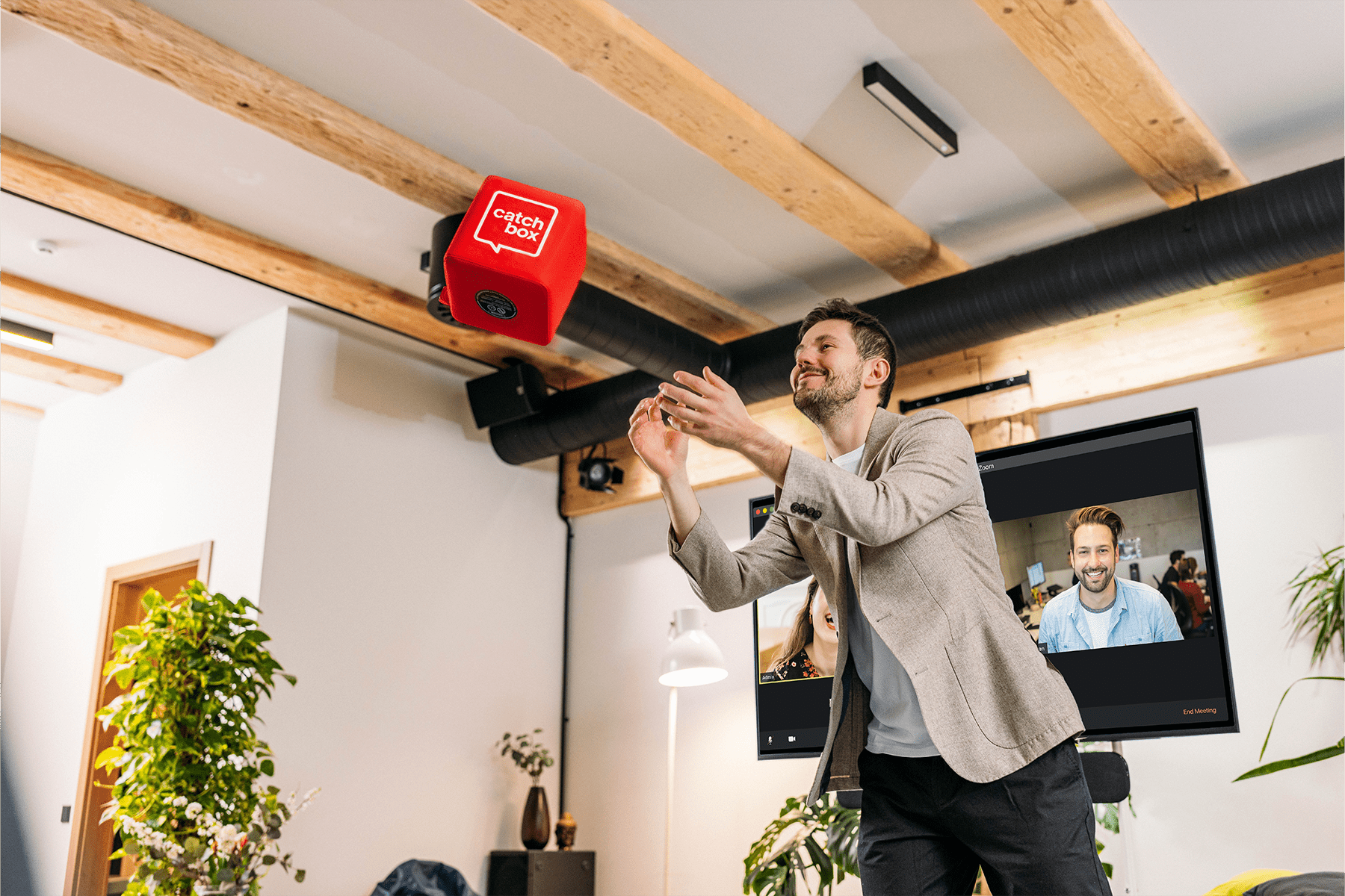 Throwing the Catchbox