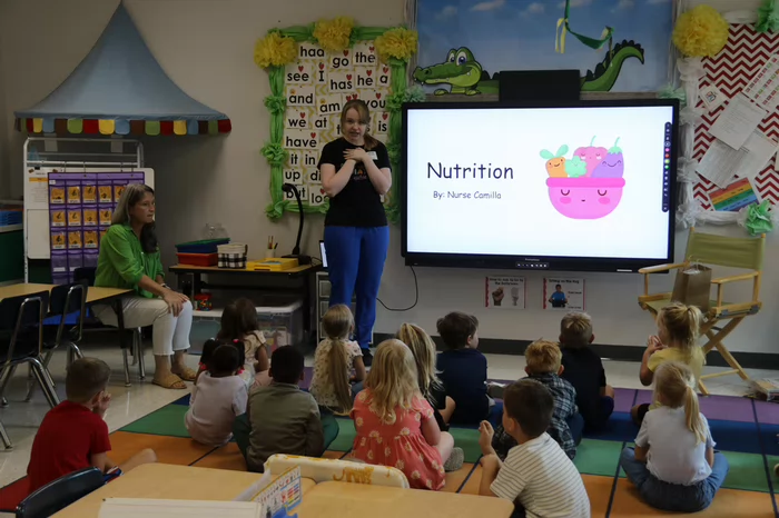 RiverbenderCoversSIUENursingStudentVisitwithEdwardsvilleKindergartners.PNG