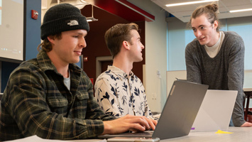 SIUE students working in a computer lab