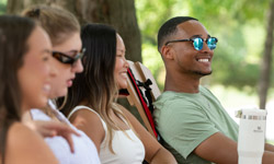 SIUE students sitting outside.