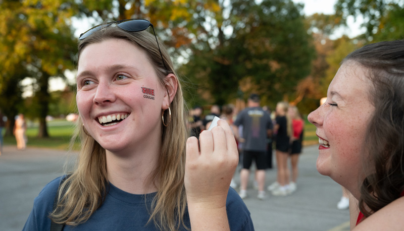 SIUE Students on campus.